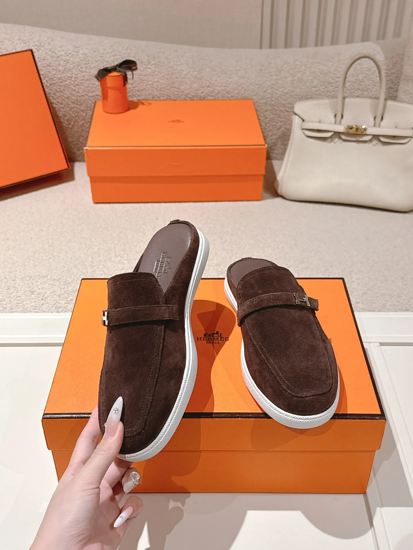 Men's men's shoes 💰560💰 Hermes 25ss new autumn and winter loafers, British retro design, classic and durable! Original reverse mold last, the ultimate 1:1 shape. Fabric: Cow suede/calfskin Lining: Imported sheepskin lining Outsole: Open-molded rubber sole Size: 35-45